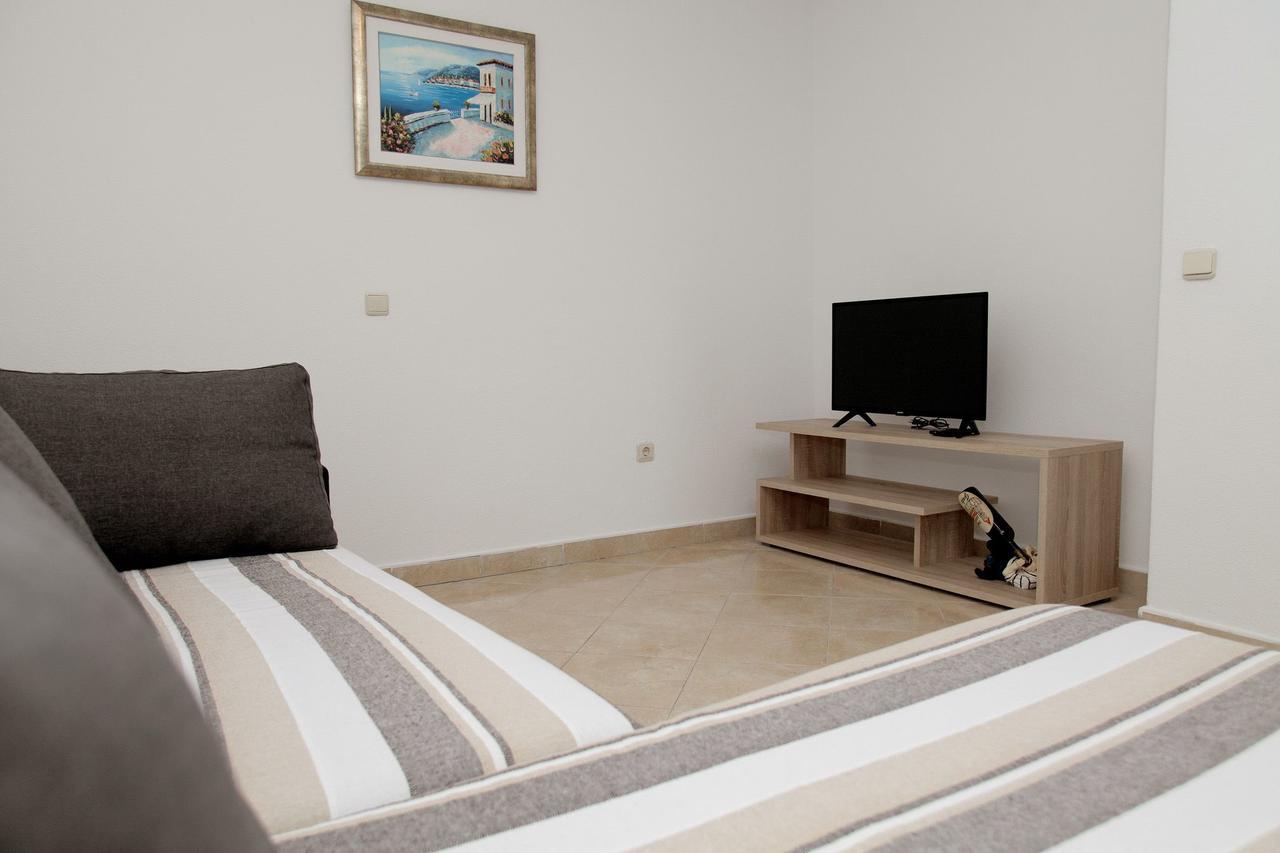 Apartments Iva โตรกีร์ ภายนอก รูปภาพ