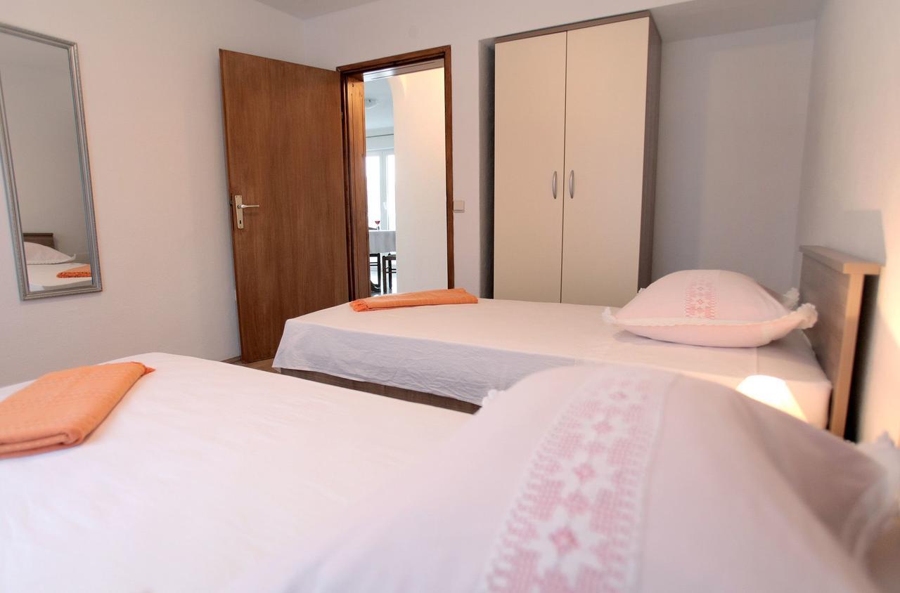 Apartments Iva โตรกีร์ ภายนอก รูปภาพ